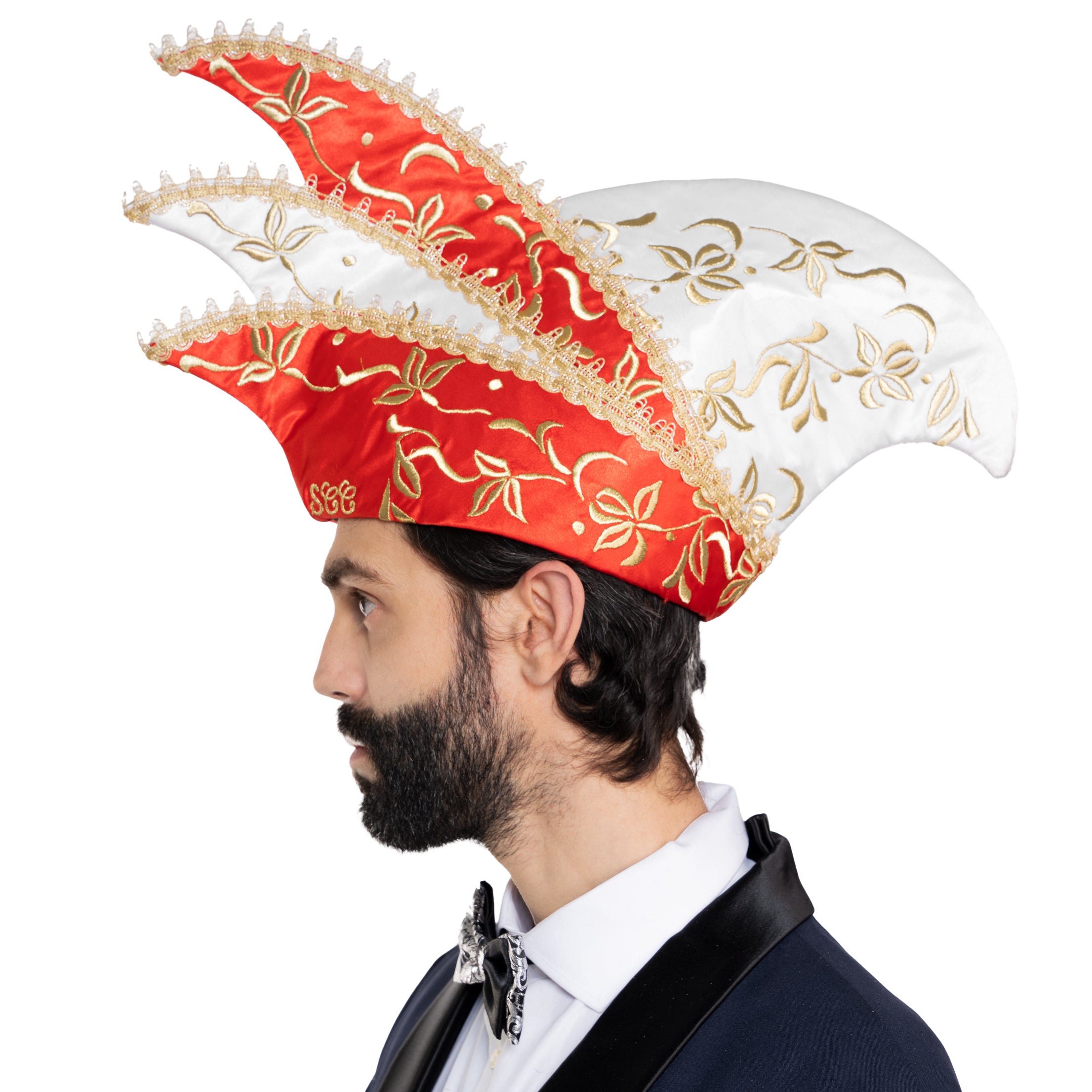 Komiteekappe rot-weiß mit floraler goldener Rankenstickerei und barocker Borte