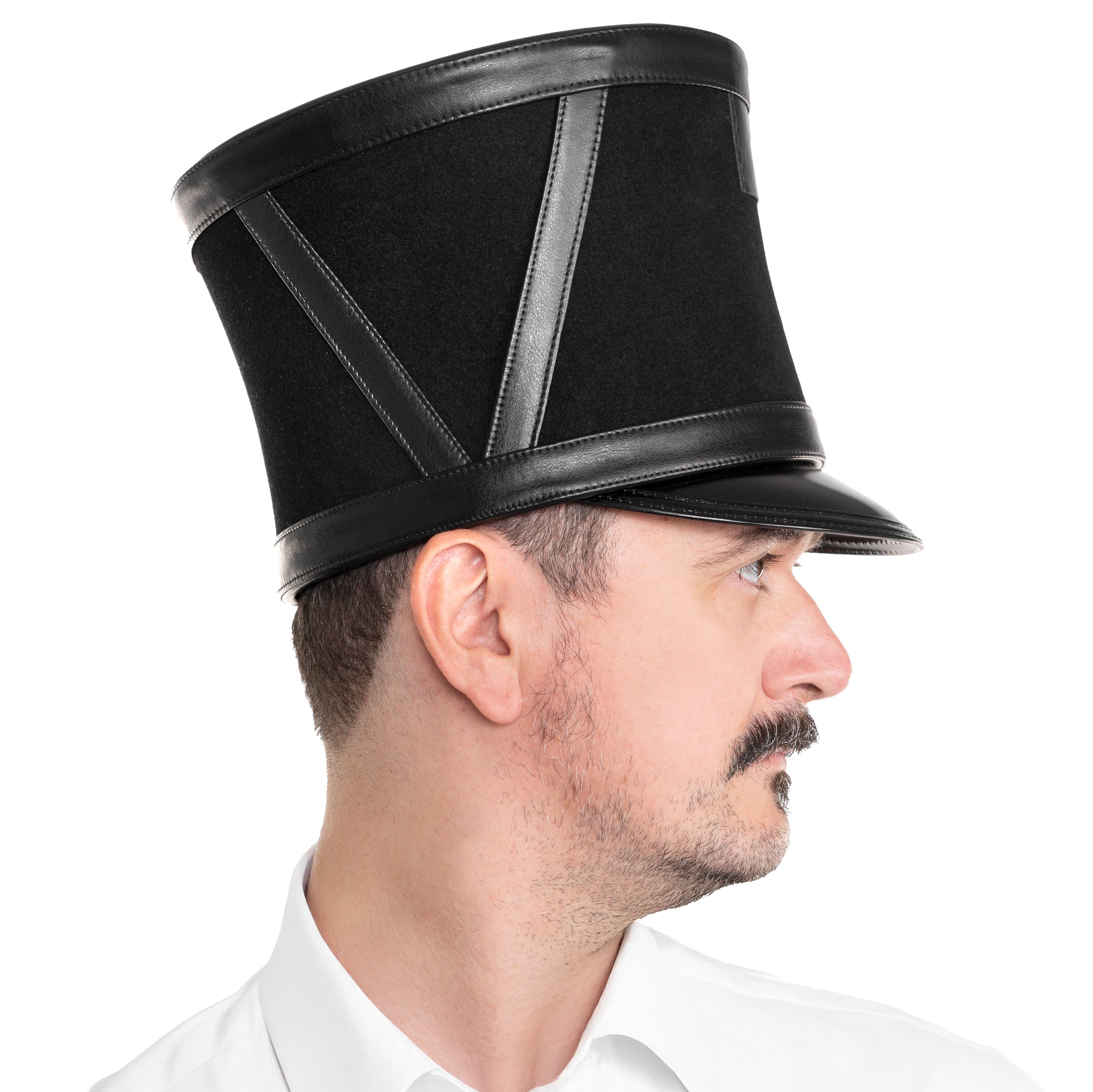 Tschako Schwarz mit V-Seiten und Federtasche