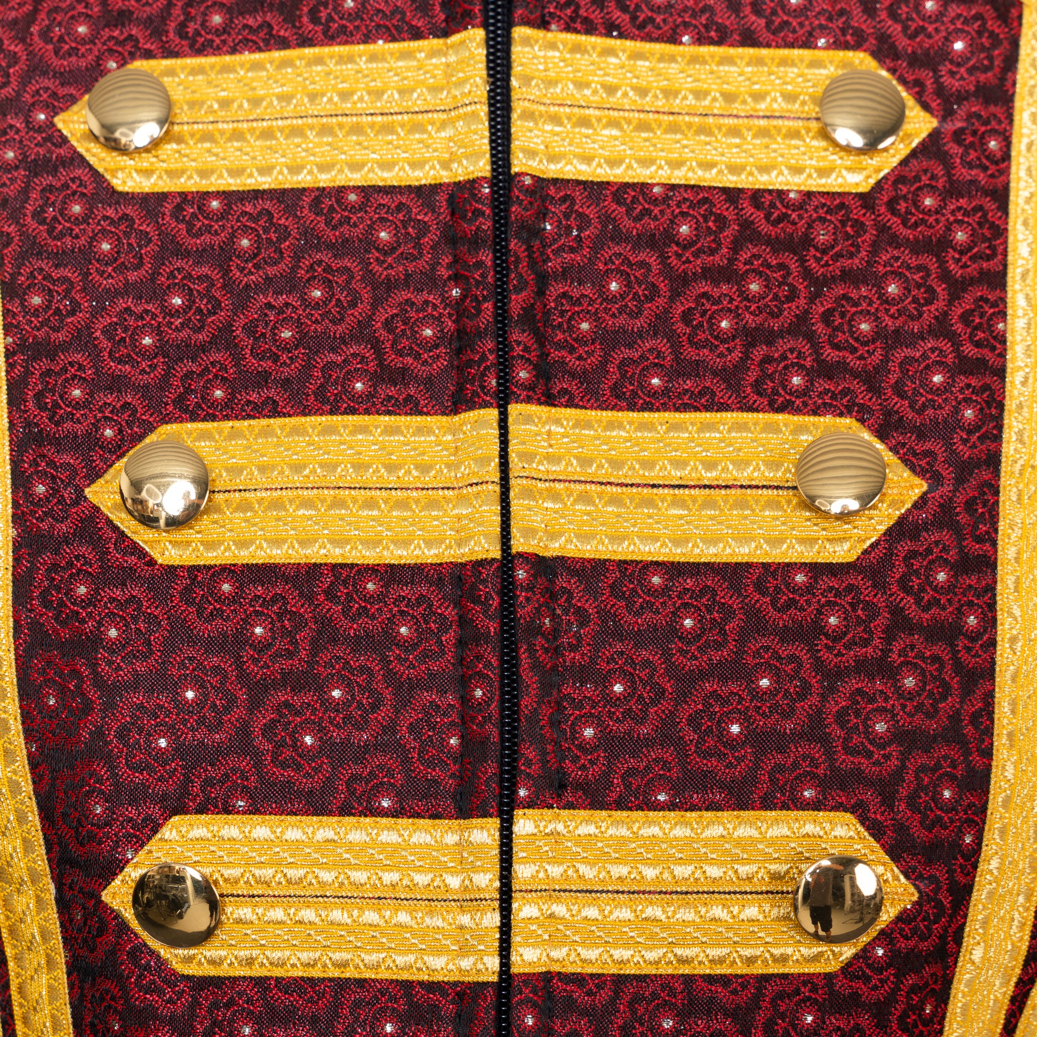 Gardekleid mit Schwarz-Roter Uniformjacke -  mit weißen Rock und roten Godets